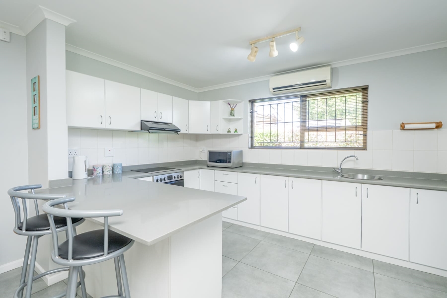 4 Bedroom Property for Sale in Vredekloof Western Cape
